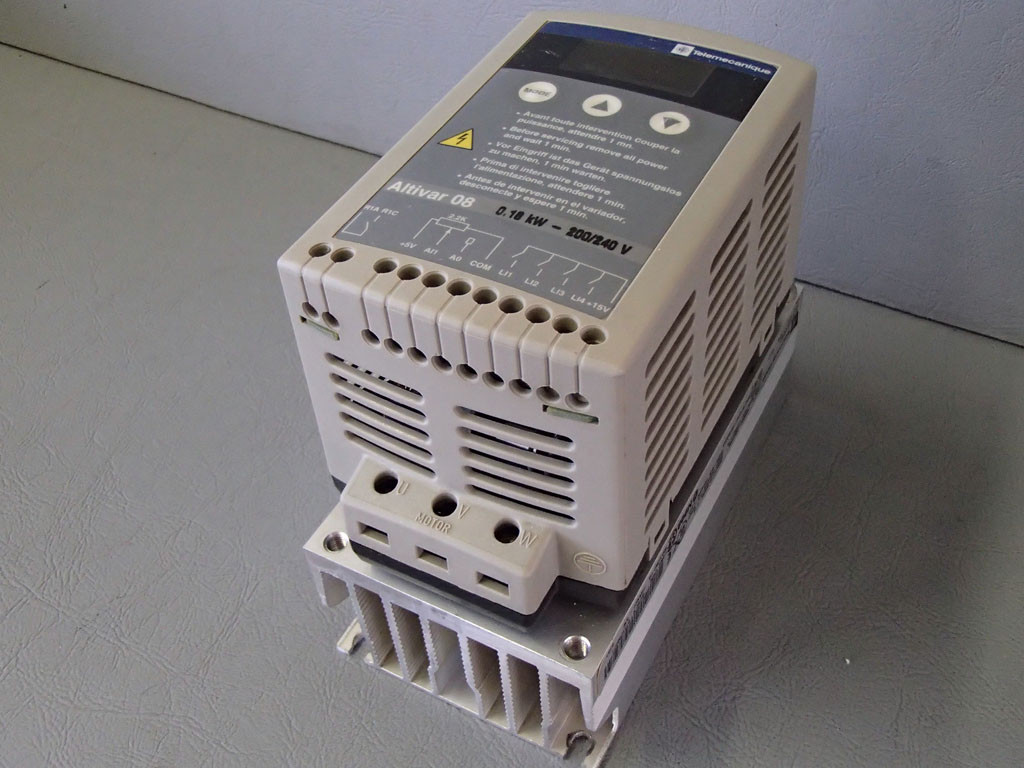 TÉLÉMÉCANIQUE  ATV08HU05M2