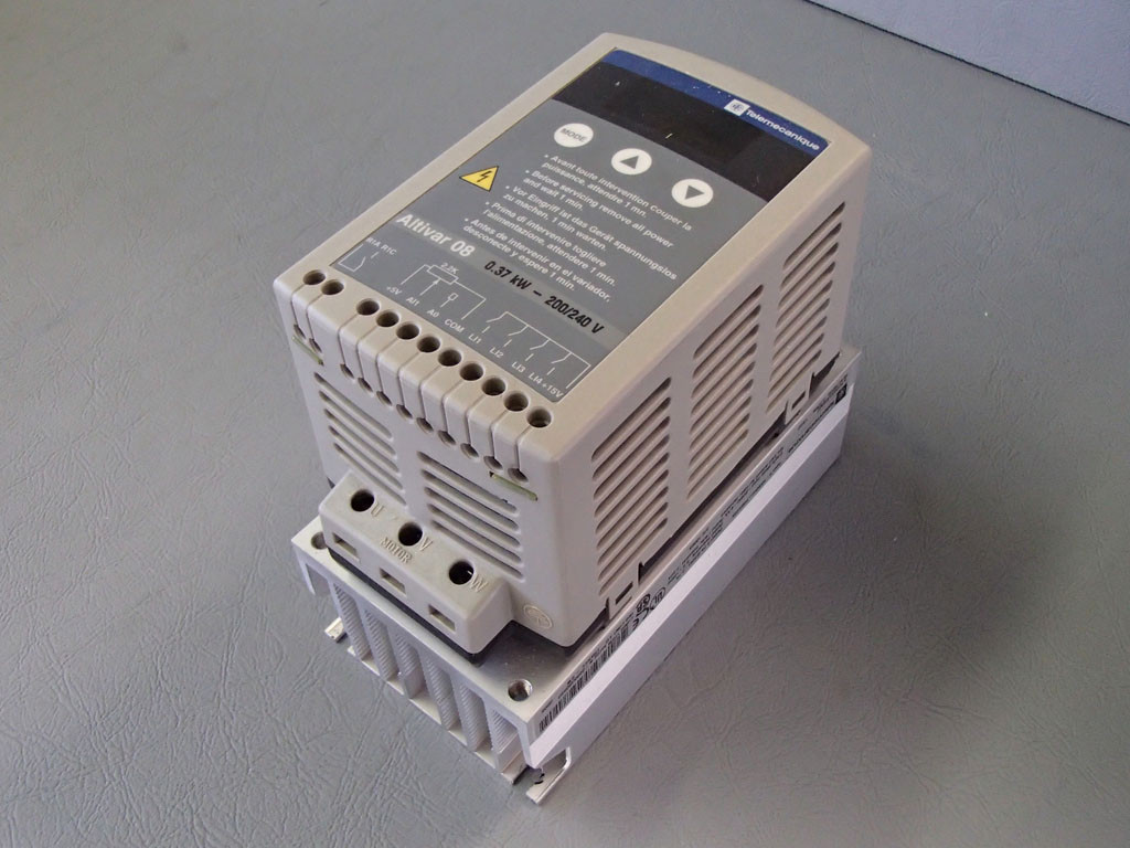 TÉLÉMÉCANIQUE  ATV08HU09M2