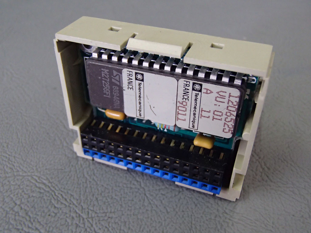 TÉLÉMÉCANIQUE  TSXP1720FA