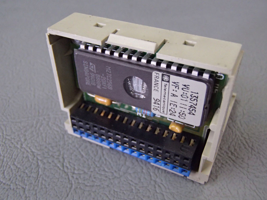 TÉLÉMÉCANIQUE  TSXP1720FC2