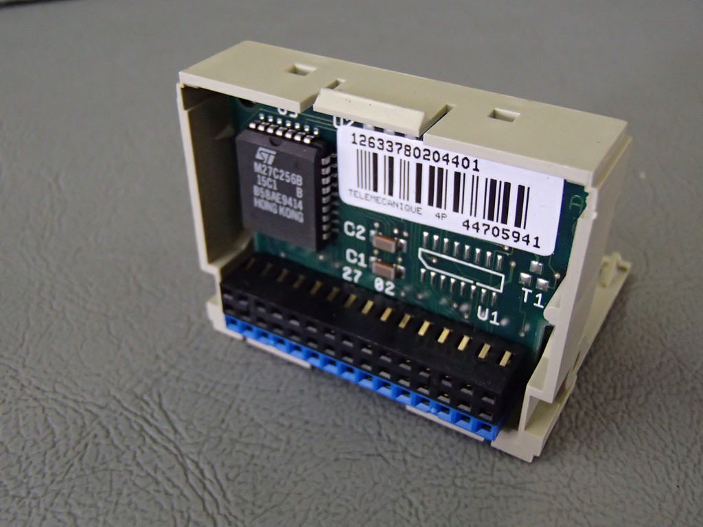 TÉLÉMÉCANIQUE  TSXP1720F