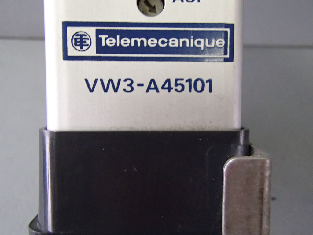 TÉLÉMÉCANIQUE  VW3-A45101