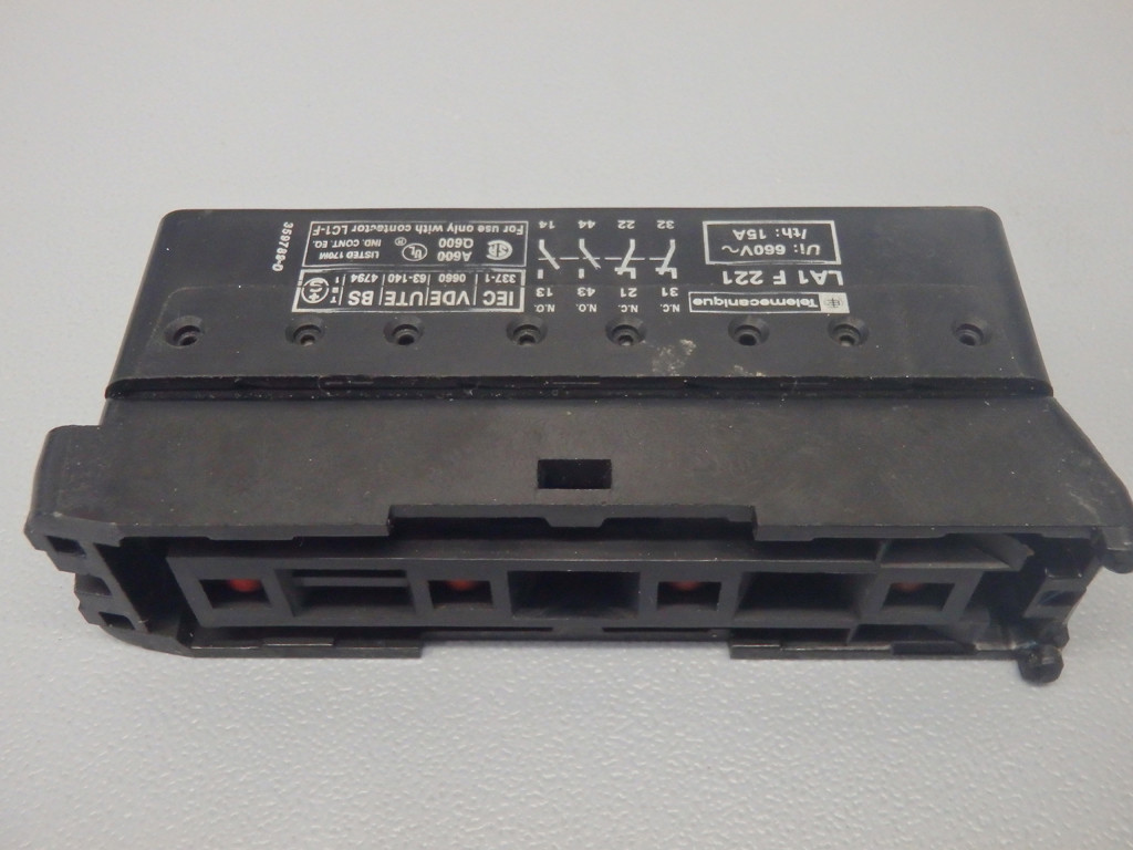 TÉLÉMÉCANIQUE  LA1F221