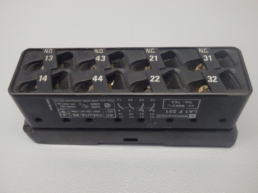 TÉLÉMÉCANIQUE  LA1F221