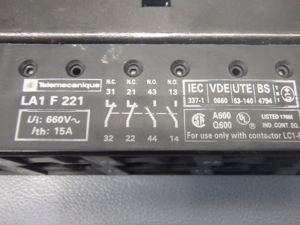 TÉLÉMÉCANIQUE  LA1F221