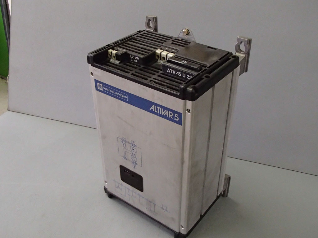 TÉLÉMÉCANIQUE  ATV45U22