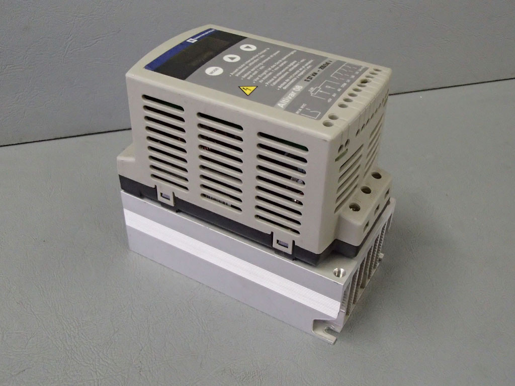 TÉLÉMÉCANIQUE  ATV08HU09M2S295