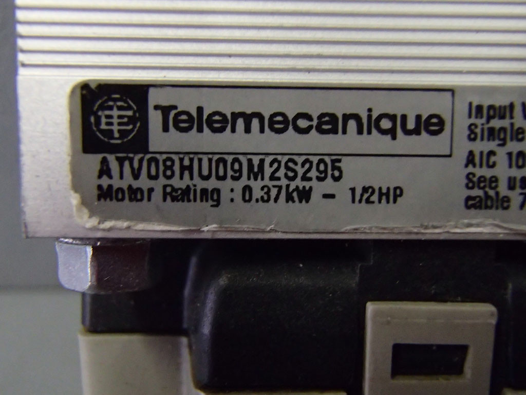 TÉLÉMÉCANIQUE  ATV08HU09M2S295