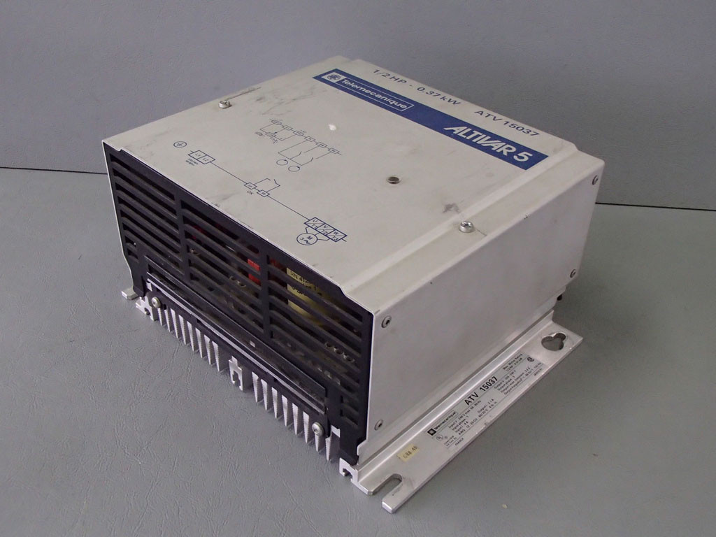 TÉLÉMÉCANIQUE  ATV15037