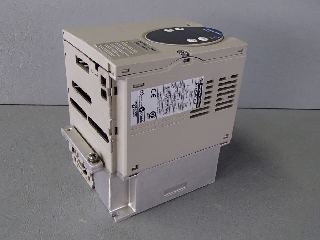 TÉLÉMÉCANIQUE  ATV31H037N4