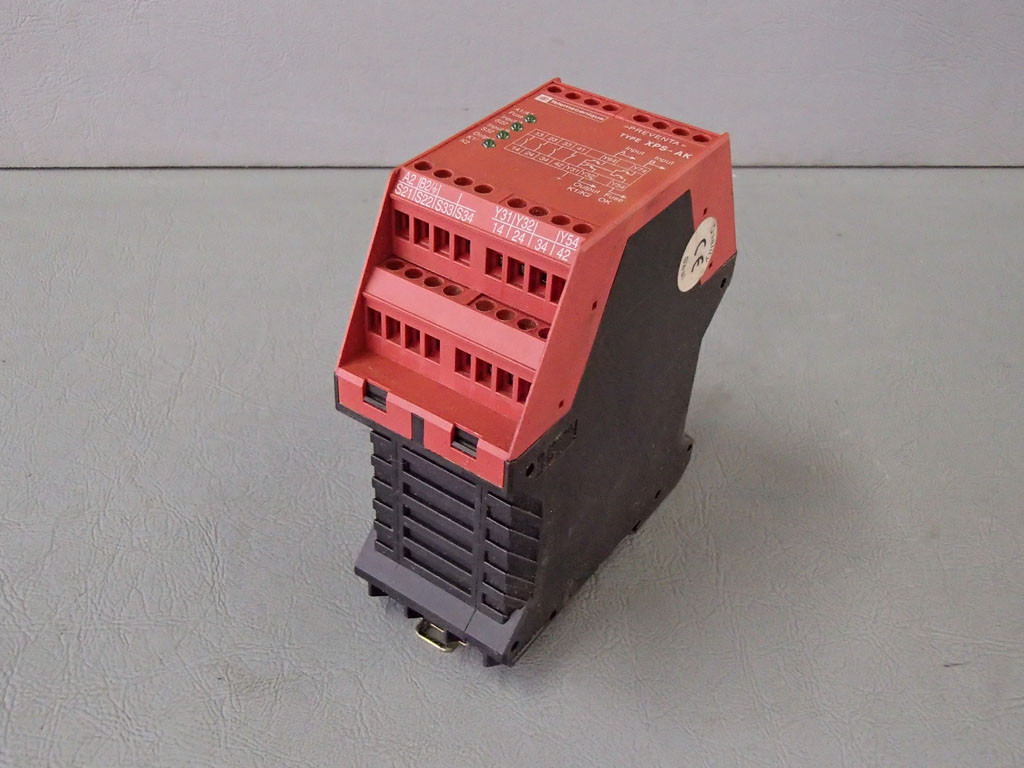 TÉLÉMÉCANIQUE  XPS-AK371144