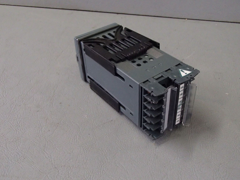 EUROTHERM 2216E/CC/VH/XX/XX/RF/2XX/FRA