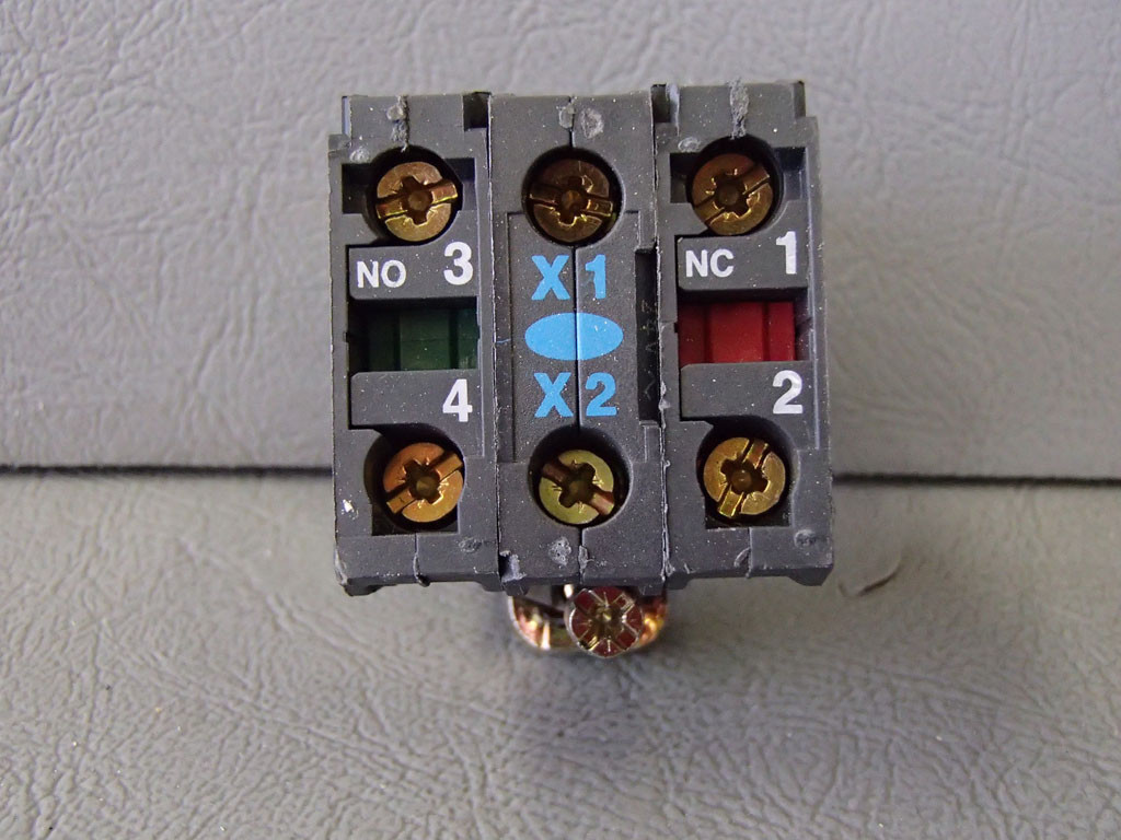 TÉLÉMÉCANIQUE  ZB4BW0B65