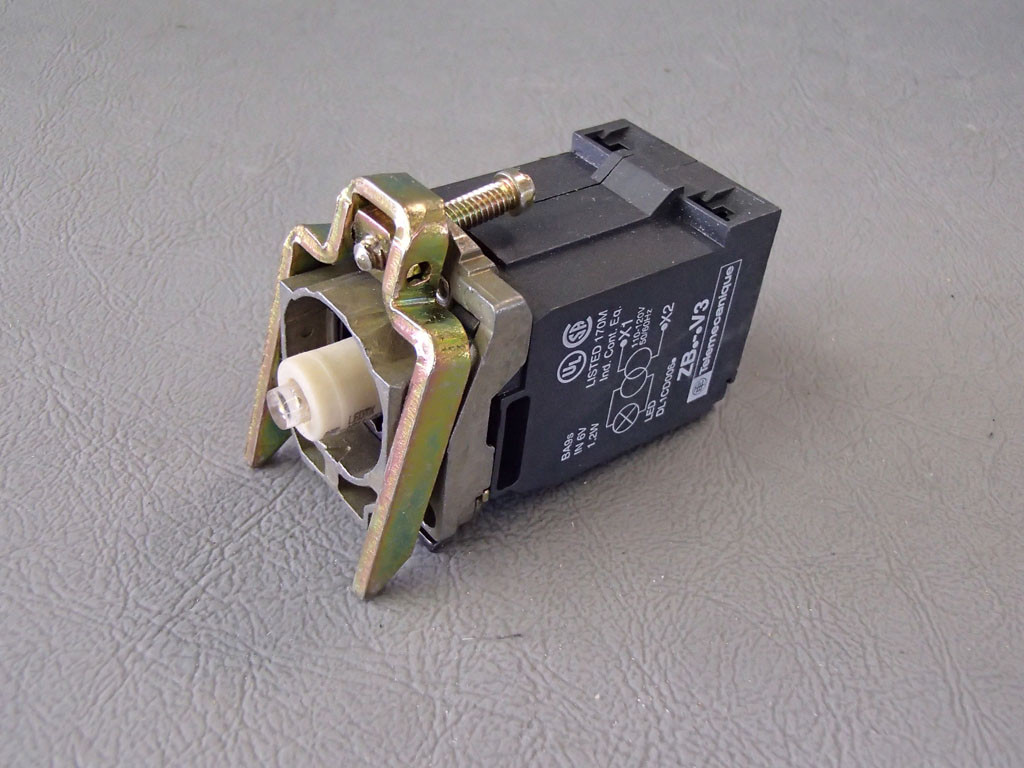 TÉLÉMÉCANIQUE  ZB4BV3D1