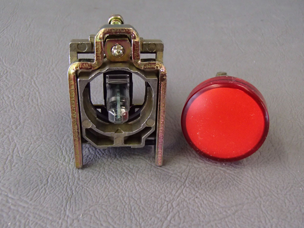 TÉLÉMÉCANIQUE  XB4BVB4