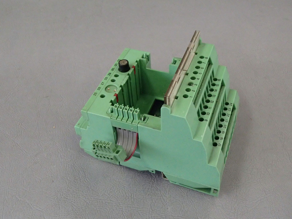 PHOENIX CONTACT IBST24DO8/3-2A