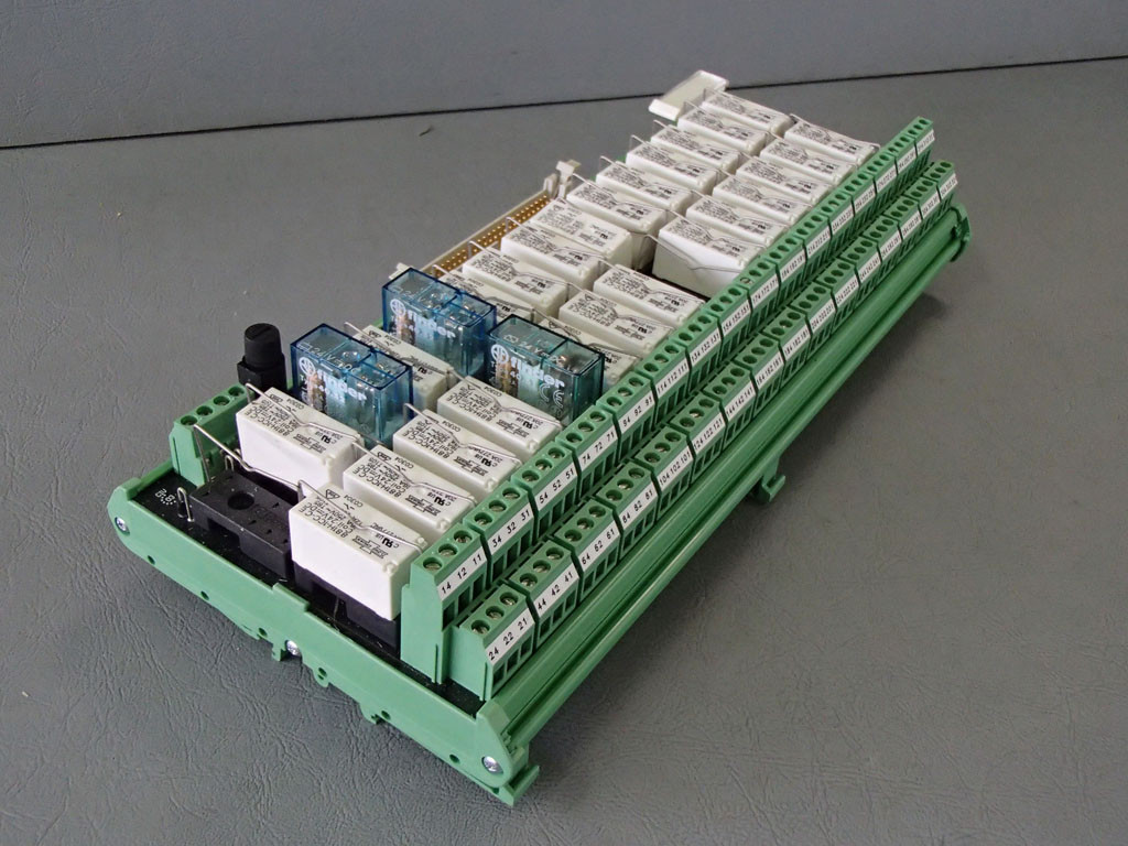 PHOENIX CONTACT UM32R-G24/21/PLC/F-SO1844