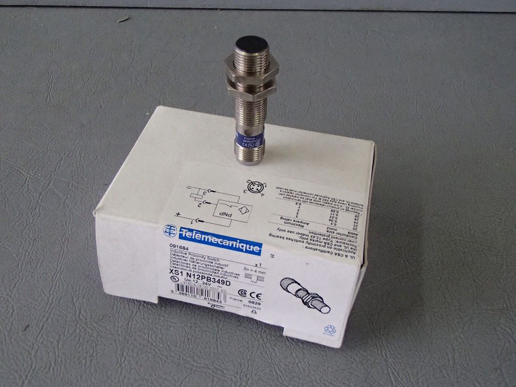 TÉLÉMÉCANIQUE  XS1N12PB349D