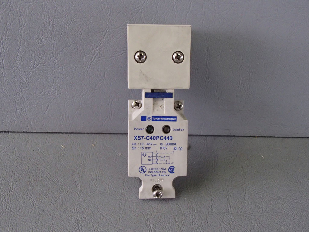 TÉLÉMÉCANIQUE  XS7C40PC440