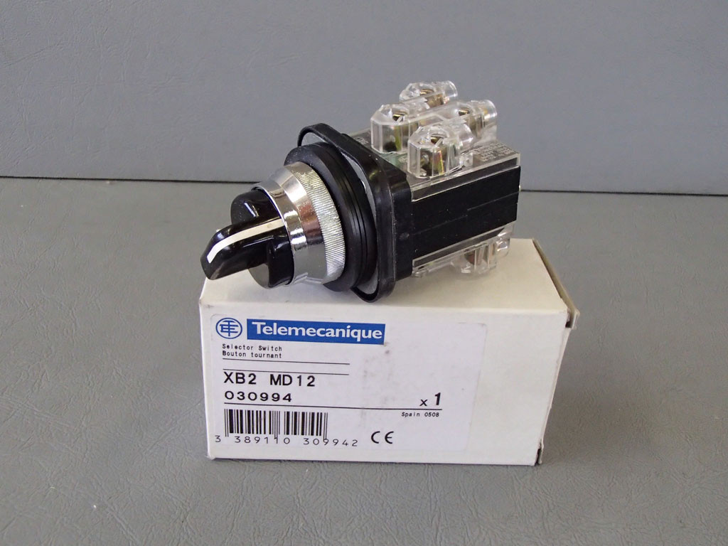 TÉLÉMÉCANIQUE  XB2MD12