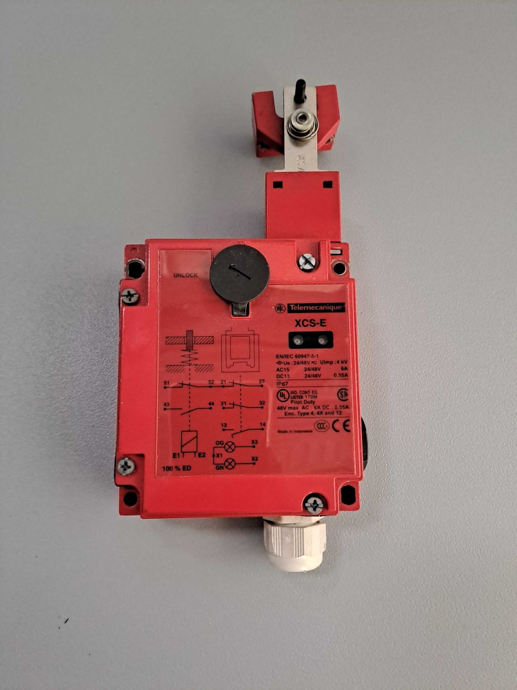 TÉLÉMÉCANIQUE  XCSE7311