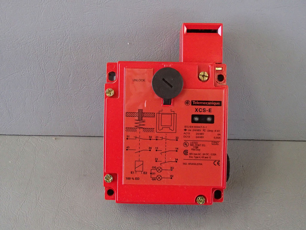 TÉLÉMÉCANIQUE  XCSE5311