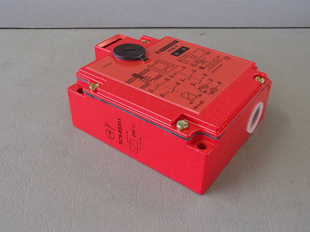 TÉLÉMÉCANIQUE  XCSE5311