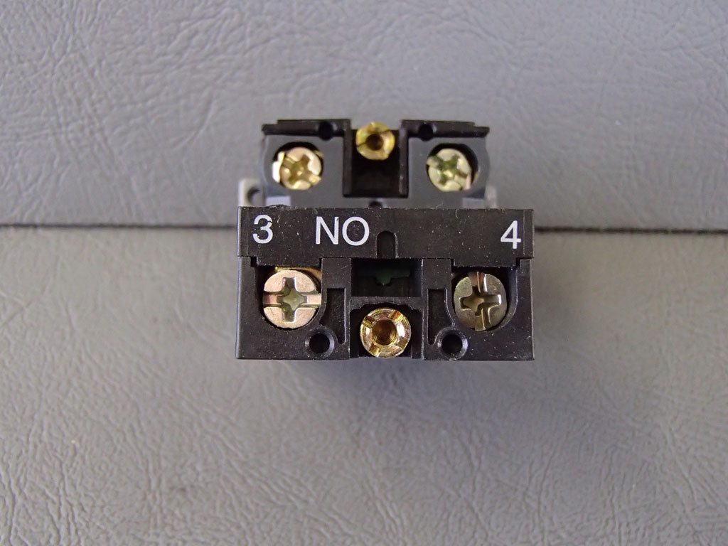 TÉLÉMÉCANIQUE  ZB2BW061