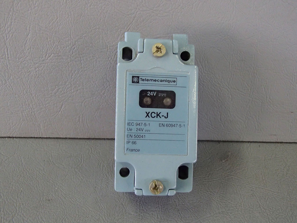 TÉLÉMÉCANIQUE  ZCKJ120