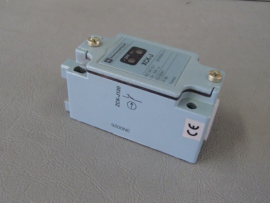 TÉLÉMÉCANIQUE  ZCKJ120