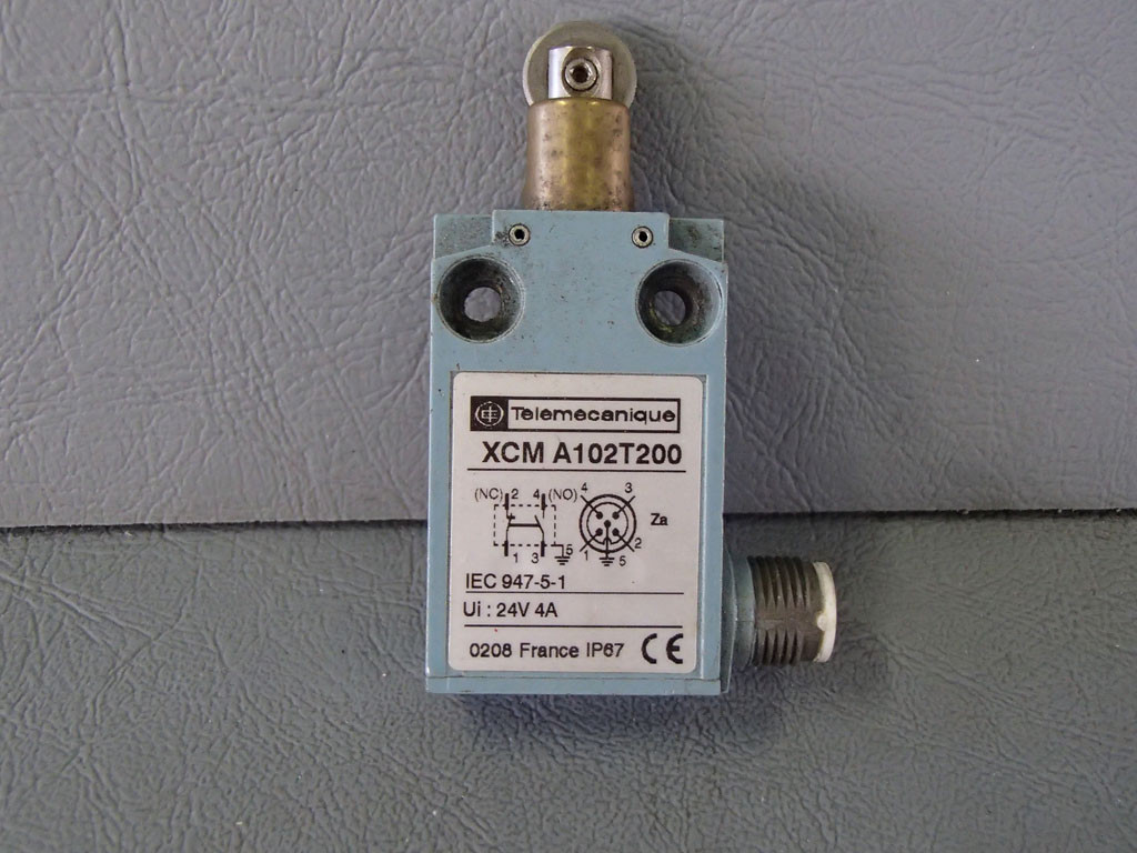 TÉLÉMÉCANIQUE  XCM-A102T200