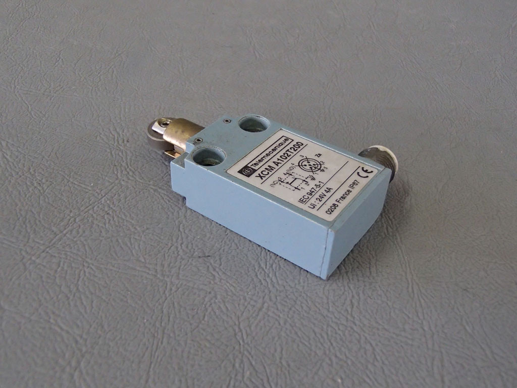 TÉLÉMÉCANIQUE  XCM-A102T200