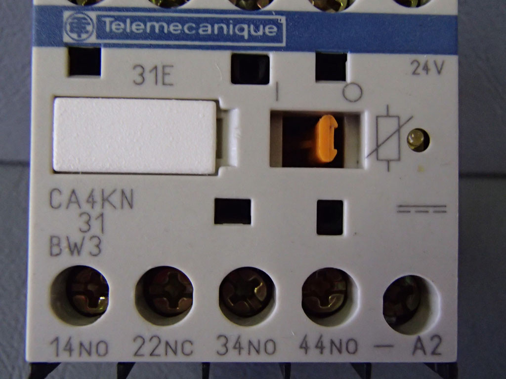 TÉLÉMÉCANIQUE  CA4KN31BW3