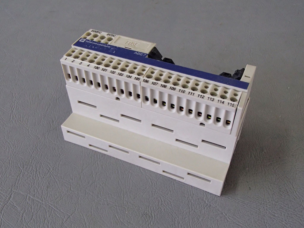 TÉLÉMÉCANIQUE  ABE7-H16C10