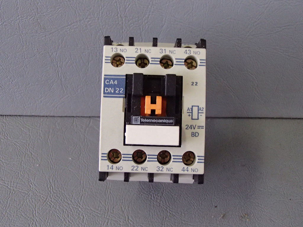 TÉLÉMÉCANIQUE  CA4DN22