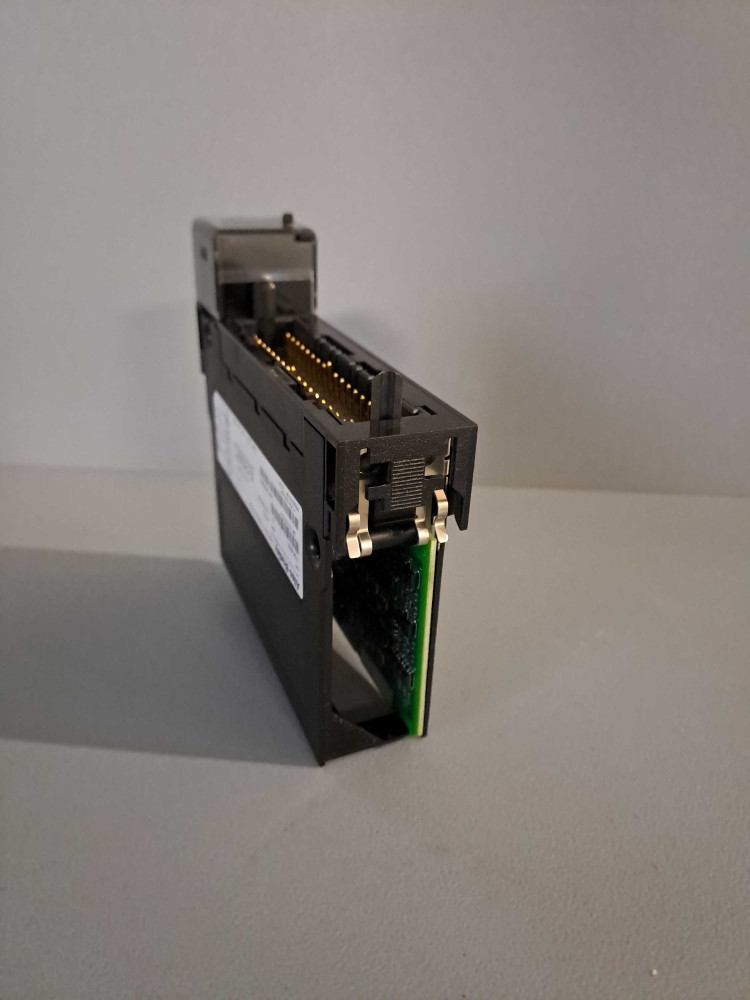 ALLEN-BRADLEY  1756-IB32