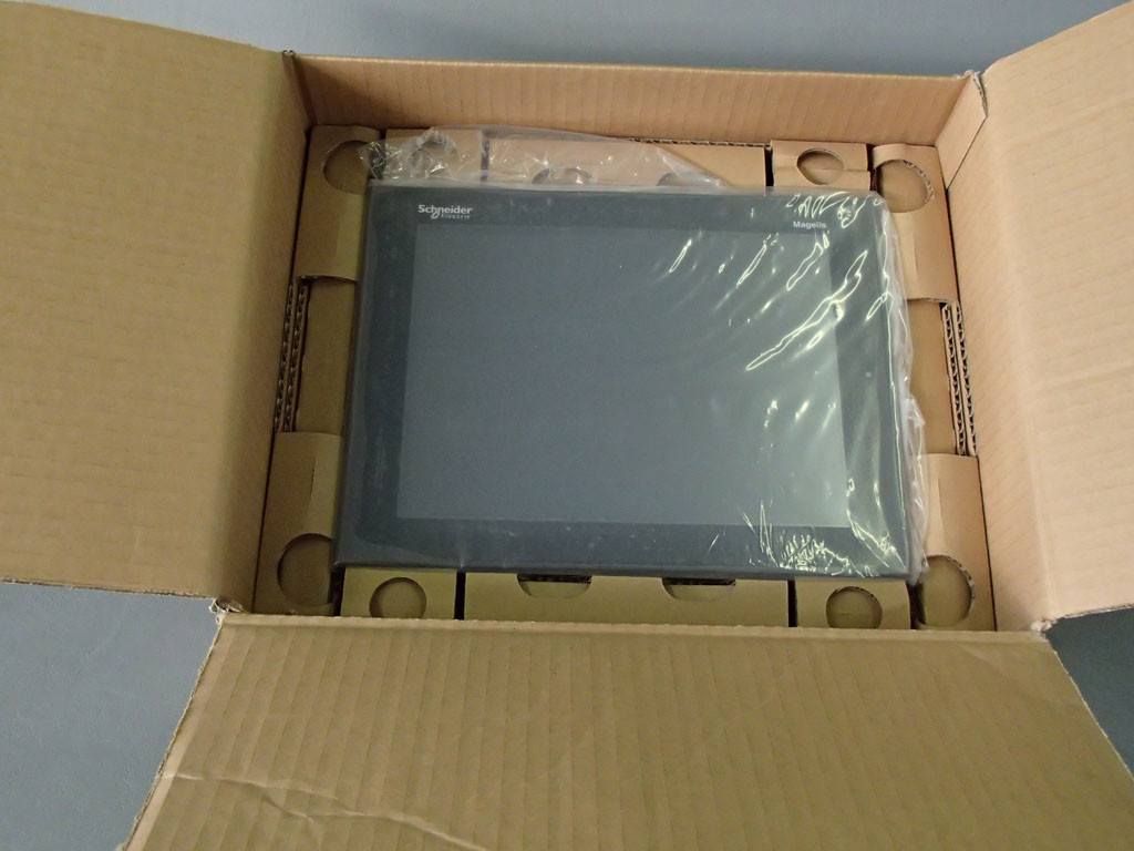 SCHNEIDER  XBT-GT6330