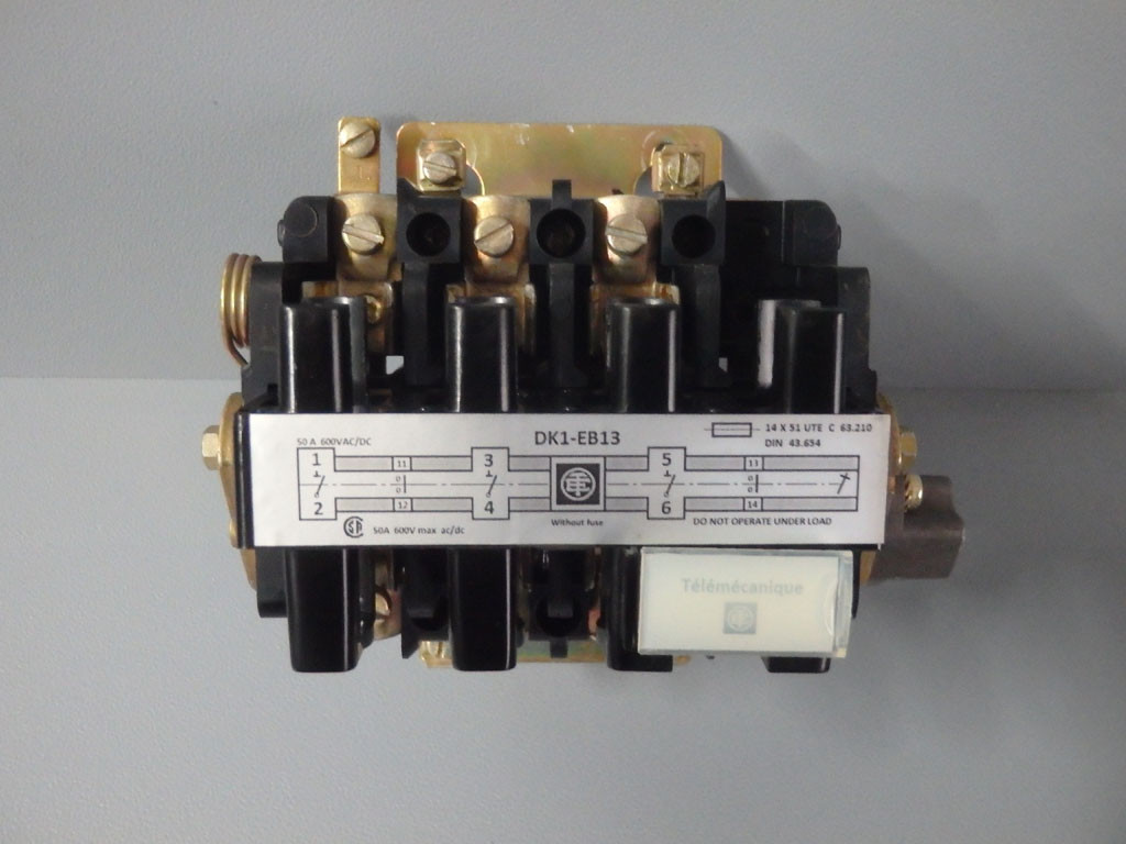 TÉLÉMÉCANIQUE  DK1EB1350