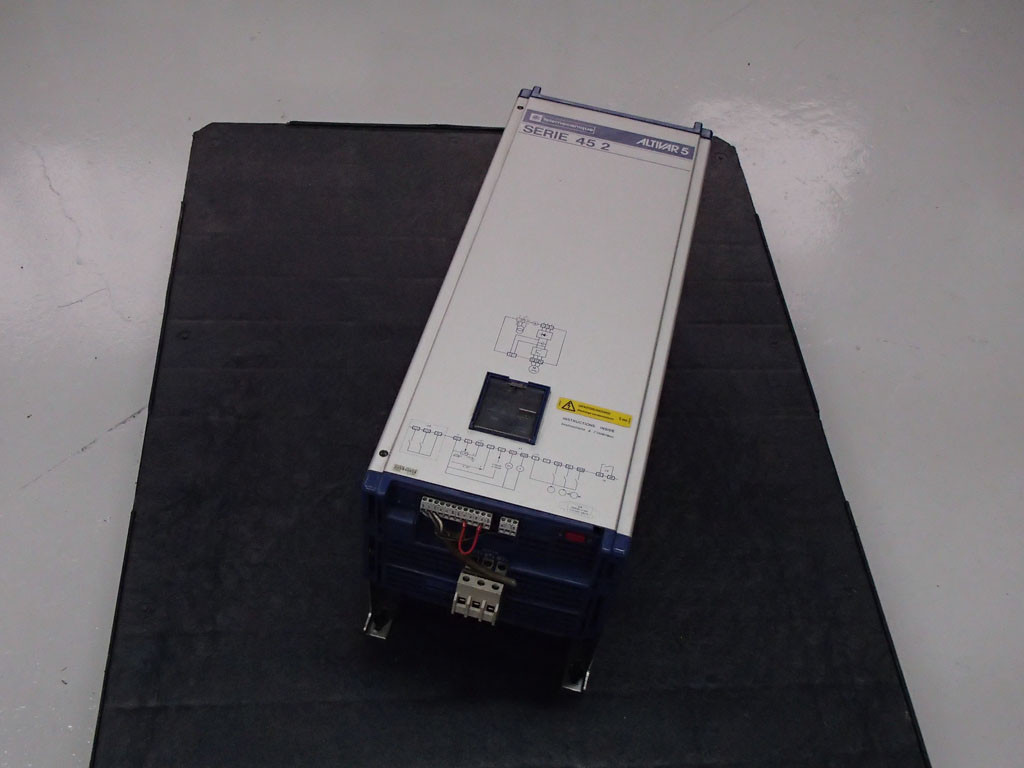 TÉLÉMÉCANIQUE  ATV452D22