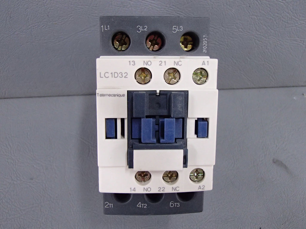 TÉLÉMÉCANIQUE  LC1D32E7