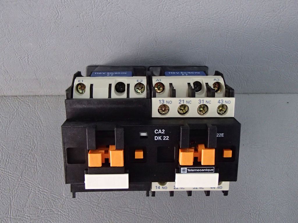 TÉLÉMÉCANIQUE  CA2DK22F7