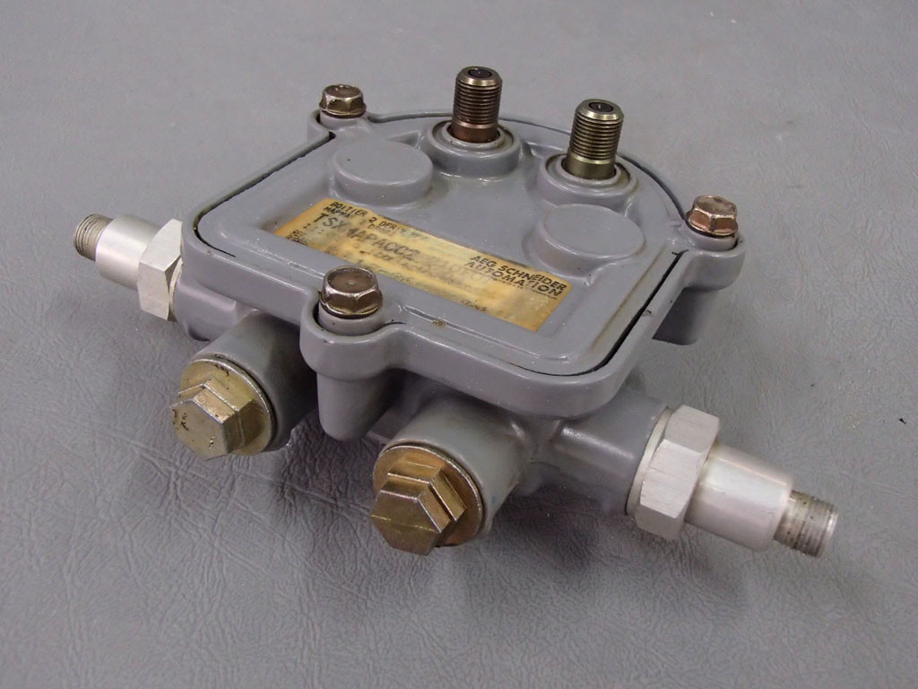 TÉLÉMÉCANIQUE  TSXMAPACC2