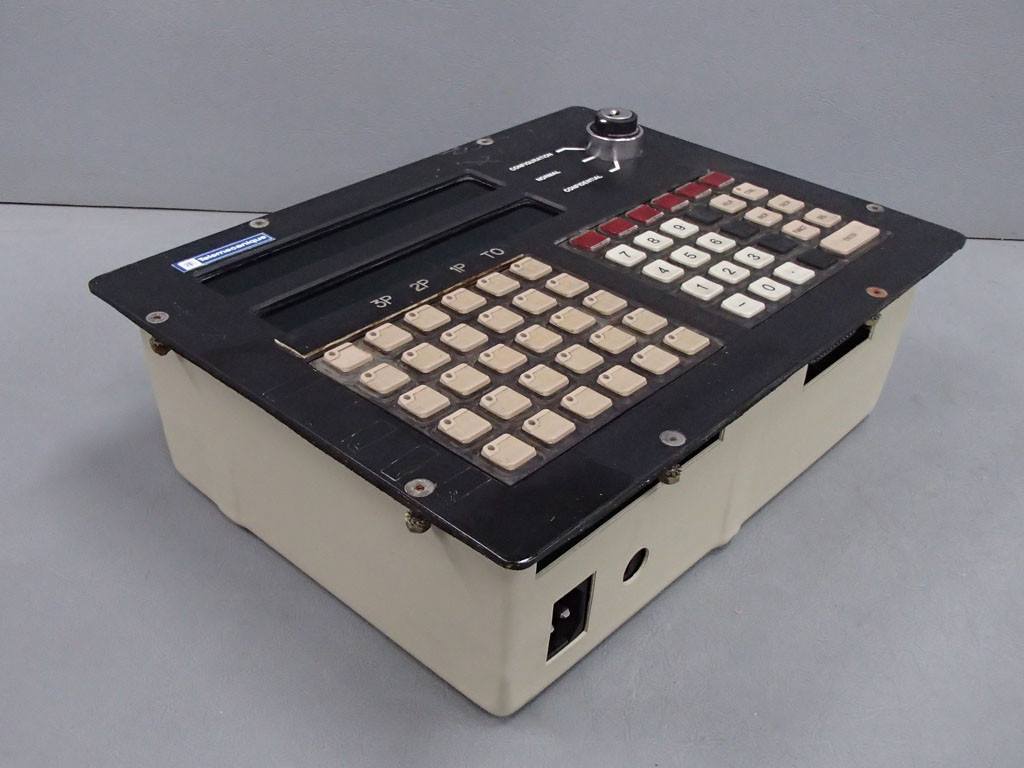 TÉLÉMÉCANIQUE  XBT-C8250