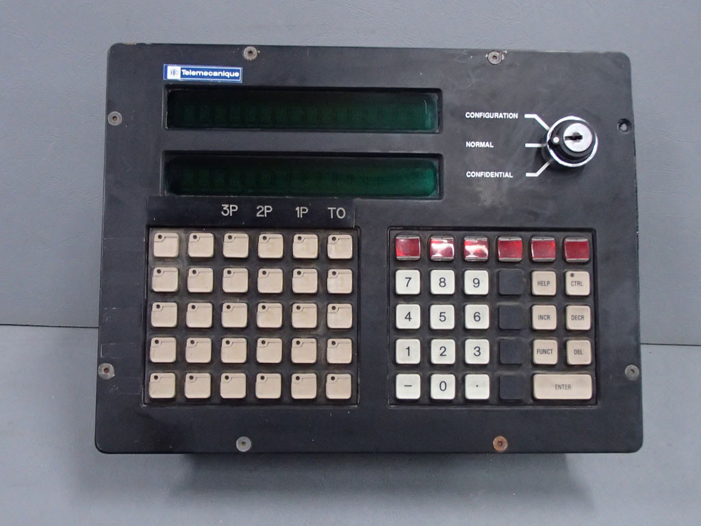 TÉLÉMÉCANIQUE  XBT-C8250