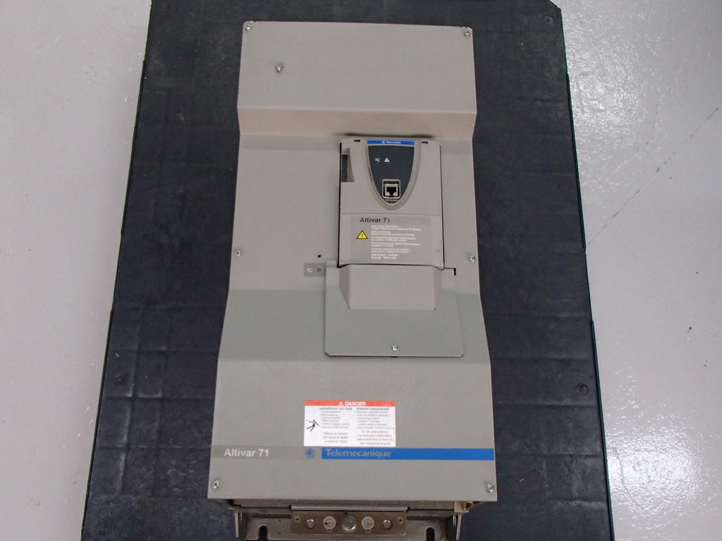 TÉLÉMÉCANIQUE  ATV71HD90N4