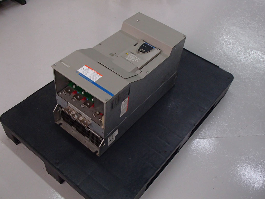 TÉLÉMÉCANIQUE  ATV71HD90N4