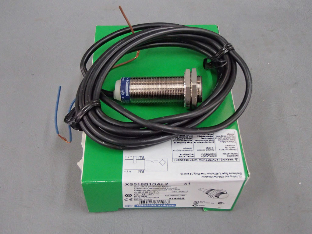 TÉLÉMÉCANIQUE  XS518B1DAL2