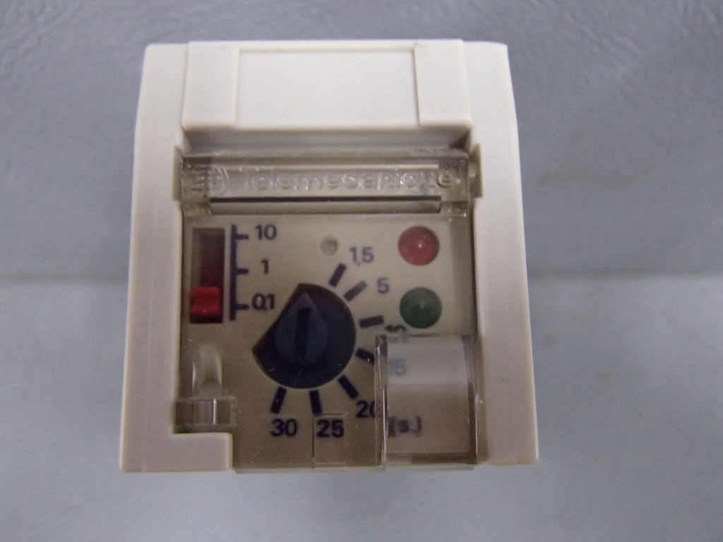 TÉLÉMÉCANIQUE  RHT418B