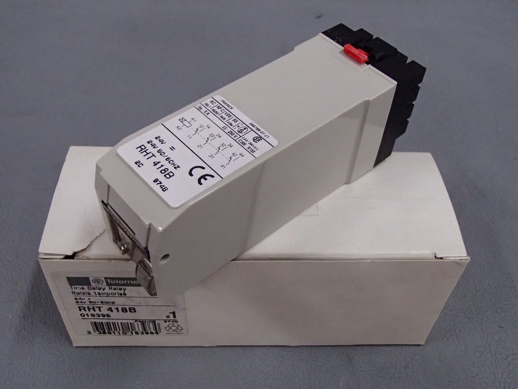 TÉLÉMÉCANIQUE  RHT418B