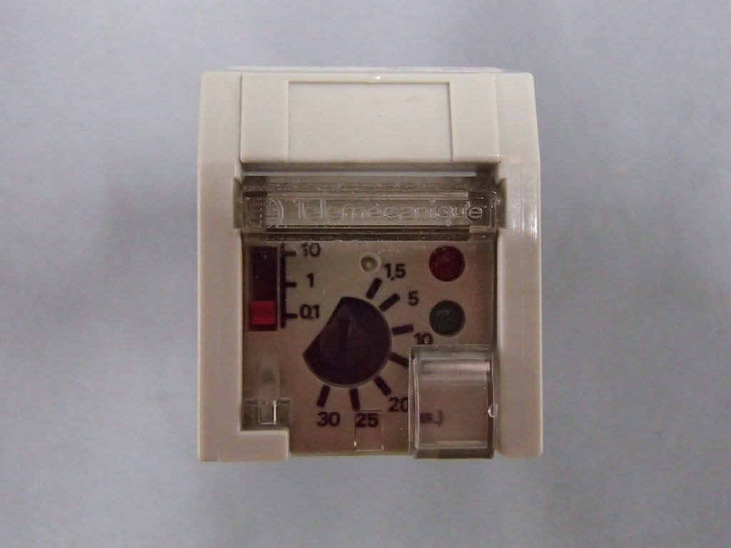 TÉLÉMÉCANIQUE  RHR418B